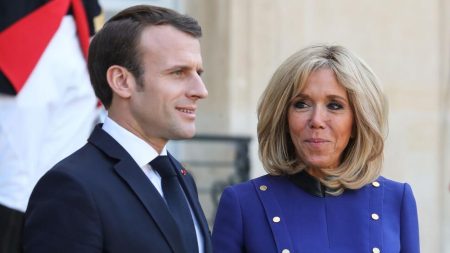 Brigitte Macron affirme qu'Emmanuel mérite le respect et ne démissionnera pas