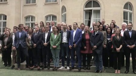 Budget 2025 : Fin du Nouveau Front Populaire avec les négociations à Bercy ? Budget 2025 : avec les négociations à Bercy, est-ce la fin du Nouveau Front Populaire ?