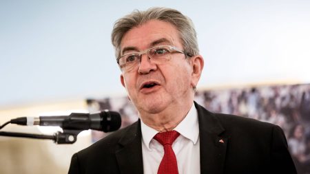 Budget 2025 : Jean-Luc Mélenchon déplore "le plat de lentilles" servi aux socialistes reçus à Bercy
