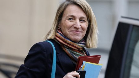 Budget 2025 : les retraités aisés pourraient contribuer au financement de la dépendance Budget 2025 : pour financer la dépendance, la ministre du Travail propose de faire contribuer les retraités aisés
La ministre du Travail, Astrid Panosyan-Bouvet, a lancé un pavé dans la mare, mardi, en proposant que les retraités les plus riches soient mis à contribution pour financer le système des retraites.