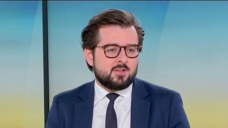 Budget : Philippe Brun, député PS, affirme qu’un accord est encore loin d’être trouvé Budget : “On est loin d’un accord” constate le député PS, Philippe Brun