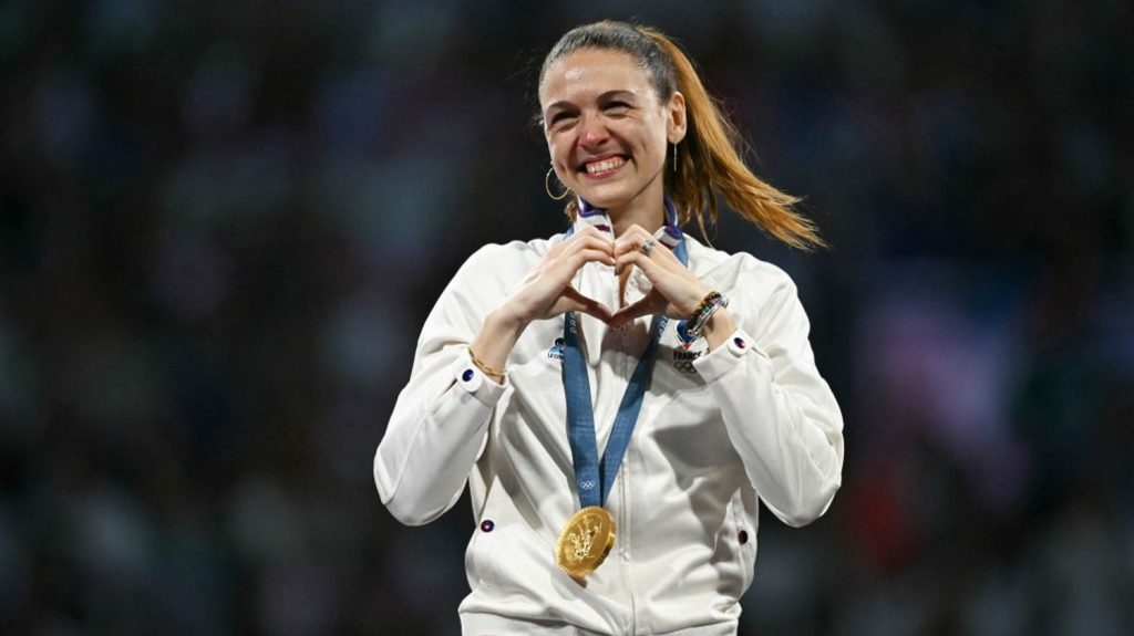 Baisse du budget des Sports : "Des fédérations n'arrivent pas à accueillir des enfants parce que les clubs sont trop remplis", dénonce la sabreuse Manon Apithy-Brunet