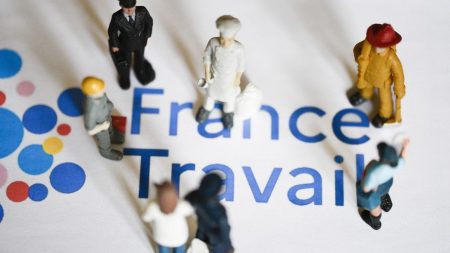 Chômage en hausse : le plein-emploi en France est menacé Hausse du chômage : la promesse du plein-emploi en France paraît difficile à tenir