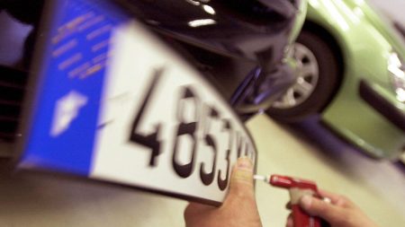 Chute de 3,2% des immatriculations de voitures neuves en 2024 sur le marché auto français Marché automobile français : les immatriculations de voitures neuves ont baissé de 3,2% en 2024