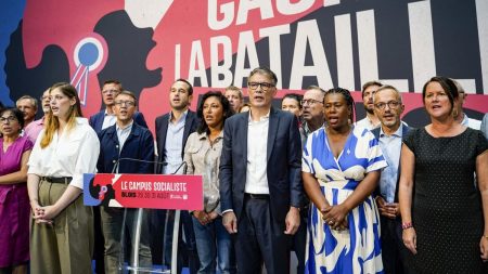 Conditions des socialistes sur l’immigration pour négocier le budget. Les socialistes posent leurs conditions sur l'immigration pour reprendre les négociations sur le budget