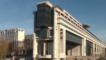 Coût du gel du départ à la retraite à 62 ans dans la réforme des retraites Réforme des retraites : combien coûterait le gel du départ à 62 ans ?