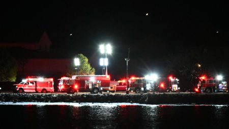 :
    le dernier publié



  



  


      

  

  
    
    Crash à Washington, élève arrêtée dans son collège, Disney et le cinéma français : ça dit quoi ce 30 janvier ?

          Ce jeudi 30 janvier, un avion s'est écrasé après une collision avec un hélicoptère militaire à Washington, syndicats et associations protestent contre l'arrestation d'une élève au sein de son collège et Disney va pouvoir diffuser des films neuf mois seulement après leur sortie.
    
    
          Diffusé le 30/01
                      
        1min