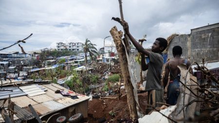 Cyclone Chido Mayotte : loi d’urgence pour assouplir règles et reconstruire rapidement Cyclone Chido à Mayotte : le projet de loi d'urgence, que le gouvernement va présenter, vise à assouplir certaines règles pour reconstruire plus vite