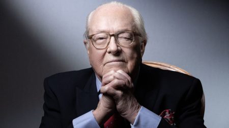 Décès de Jean-Marie Le Pen : l’extrême droite le qualifie de « visionnaire » Mort de Jean-Marie Le Pen : il était un "visionnaire", souligne l'extrême droite