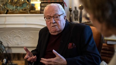 Décès de Jean-Marie Le Pen : un rôle public « relevant du jugement de l’histoire », selon l’Élysée Mort de Jean-Marie Le Pen : il a "joué un rôle dans la vie publique" qui "relève désormais du jugement de l'histoire", déclare l'Elysée
