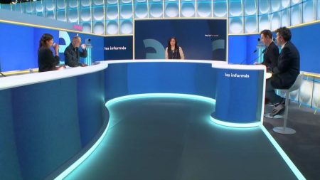 Dialogue social, décès de Jean-Marie Le Pen : débat avec Salhia Brakhlia et Renaud Dély Dialogue social, mort de Jean-Marie Le Pen... Les informés du matin du mercredi 08 janvier 2025
Tous les jours, les informés débattent de l'actualité autour de Salhia Brakhlia et Renaud Dély.