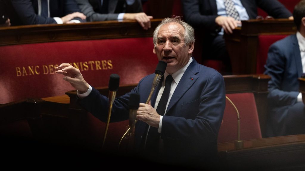 :
    Édito



  

    
      
    
      

  

  
    Discours de politique générale :"L'alliance de la droite républicaine et de la gauche réaliste" prônée par François Bayrou est-elle encore possible ?

          Pour éviter la censure, le Premier ministre doit arriver à rassembler les bonnes volontés du centre, de la droite et de la gauche. S'il est convaincu du bien fondé de cette stratégie, passer des paroles aux actes, dans le contexte actuel, semble périlleux.