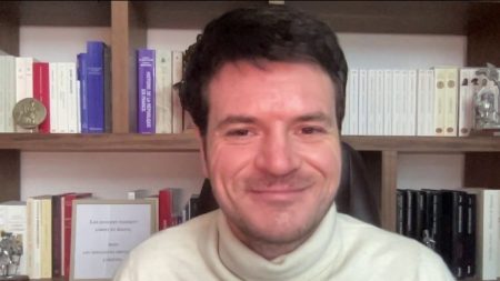 Dissolution, référendums : La communication évolue, selon Benjamin Morel Mea culpa sur la dissolution, possibles référendums... Benjamin Morel évoque une "communication qui se réajuste"