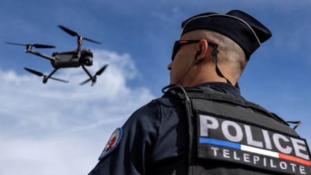 :
    le dernier publié



  

    
      
    
      

  

  
    
    Les drones de la police vont pouvoir filmer plus facilement les manifestations

          C'est une décision décision du Conseil d'État dans le but de protéger les biens et les personnes.
    
    
          Diffusé le 02/01
                      
        2min