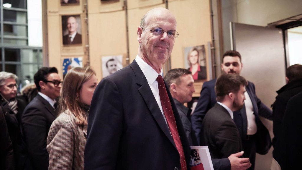 Entretiens à Bercy sur le budget : le ministre de l'Économie Éric Lombard, un "homme de gauche" attendu au tournant par les socialistes