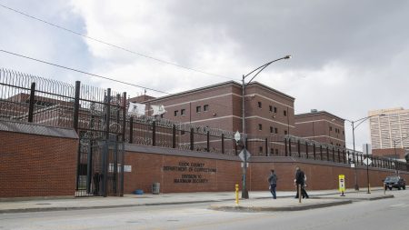:
    le dernier publié



  

    
      
    
      

  

  
    
    États-Unis : "Sing sing", un long métrage qui suit le quotidien de détenus, diffusé dans plus d'un millier de prisons

          C'est inédit, plus d'un million de détenus américains ont pu voir ce film dont l'histoire, inspirée de faits réels, se déroule dans un centre carcéral. Des prisonniers suivent un programme de réhabilitation par le théâtre. Une belle mise en abîme proposée par le studio A24.
    
    
          Diffusé le 21/01
                      
        3min
