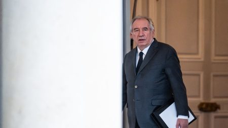 François Bayrou : Dans les Coulisses de sa Déclaration de Politique Générale "C'est lui qui rédige du premier au dernier mot" : dans les coulisses de la déclaration de politique générale de François Bayrou