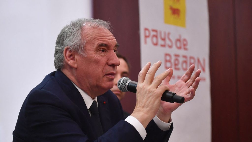 Si la France et l'Europe ne font rien face à Donald Trump, "nous allons être écrasés", met en garde François Bayrou