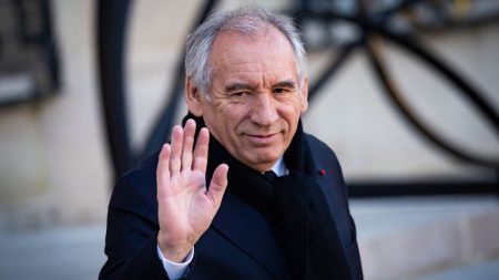 François Bayrou poursuit ses tractations avant sa déclaration de politique générale Déclaration de politique générale : François Bayrou a poursuivi ses tractations à la veille de son grand oral