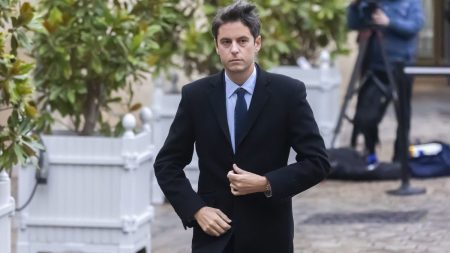 Gabriel Attal veut faire de Renaissance un parti de masse pour peser à la présidentielle 2027 L'ambitieux patron de Renaissance Gabriel Attal veut redonner du poids au parti avant la prochaine présidentielle
Transformer Renaissance en "parti de masse". C'est l'ambition de l'ancien Premier ministre qui lance le chantier dès la semaine prochaine, lui qui veut "construire un chemin vers 2027".