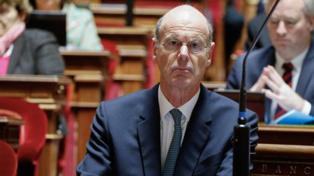Immigration de travail : Eric Lombard affirme sa nécessité pour l’économie française Le ministre de l'Economie Eric Lombard estime que la France a "besoin d'une immigration de travail"