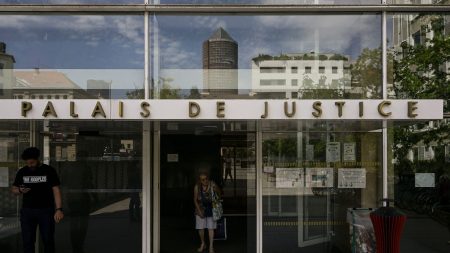 Trois nouveaux influenceurs franco-algériens "signalés aux autorités" pour des appels "à la haine et à la violence"