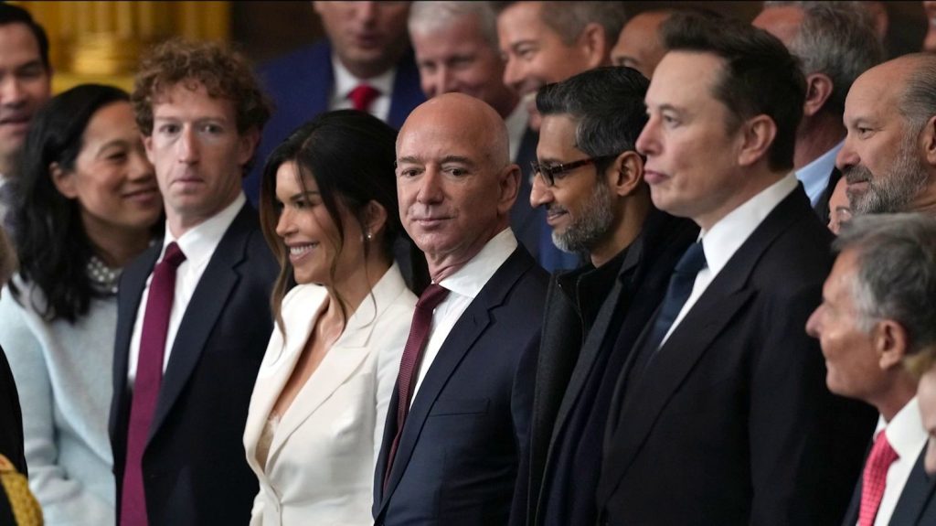 Investiture de Donald Trump : la démonstration de force du milliardaire, entouré des géants de la tech