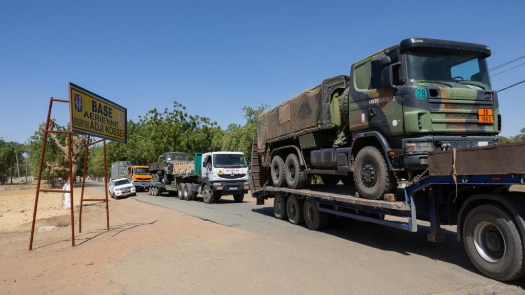 La France remet au dernier but du Tchad mais nie fin aux liens militaires