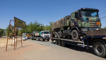 La France remet au dernier but du Tchad mais nie fin aux liens militaires