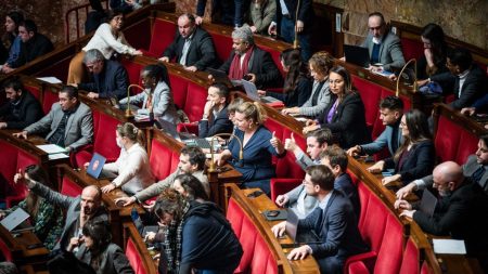 Le Parti socialiste pourrait rompre avec La France Insoumise si NFP ne vote pas la censure du budget Le Parti socialiste "romprait définitivement avec le NFP" s'il ne votait pas la censure lors de l'examen du budget, estime La France insoumise