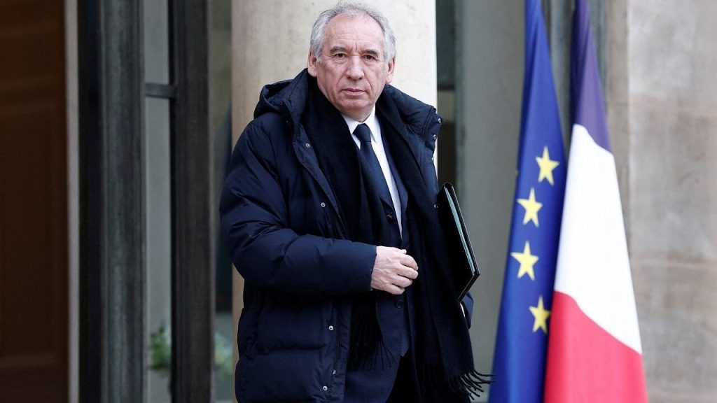 Le Premier ministre français Bayrou économise 4 000 emplois d'enseignement dans les coupes budgétaires inversion