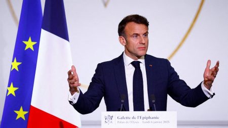 Le Tchad et le Sénégal critiquent les propos d’Emmanuel Macron sur la présence militaire française Présence militaire française : le Tchad et le Sénégal dénoncent les propos d'Emmanuel Macron