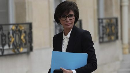 Le ministre français de la culture a déclaré que la réforme contestée des médias publics est de retour sur la bonne voie