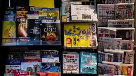 Les journaux français partagés entre hommages et défi à l'occasion de l'anniversaire de Charlie Hebdo