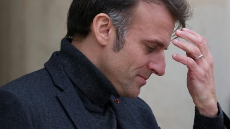 Macron admet que des élections anticipées ont créé davantage d'instabilité en France