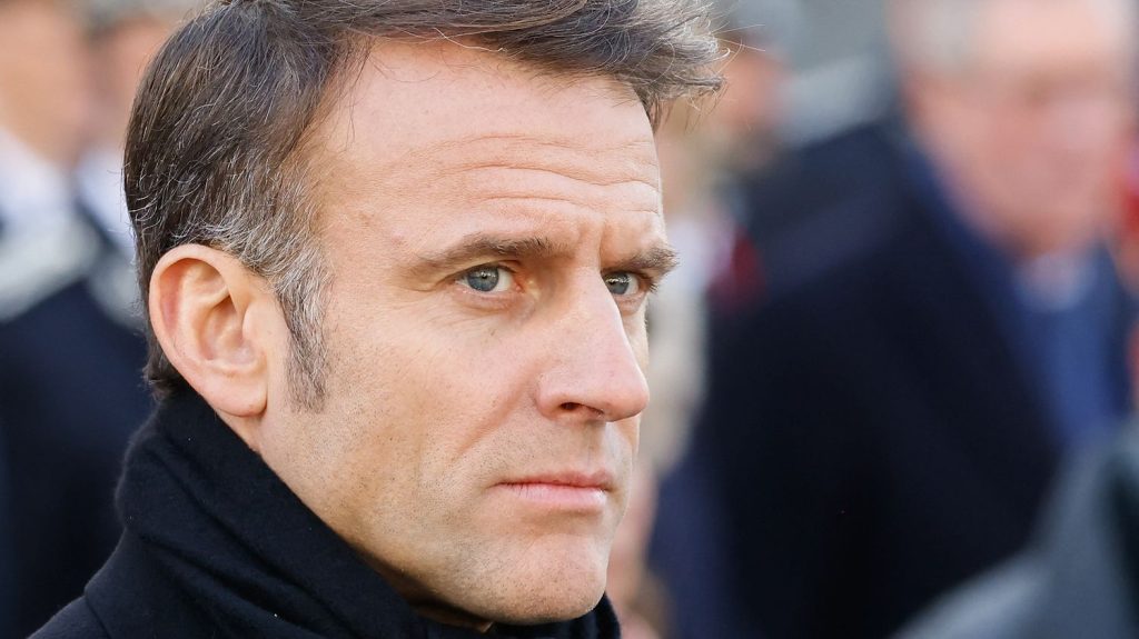 Commémoration des 80 ans de la libération d'Auschwitz : Emmanuel Macron souhaite une "prise de conscience" face à "l'extrémisme, l'odieux antisémitisme et le révisionnisme" qui rôdent