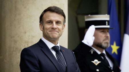 Macron visitera le Louvre mardi après une alerte sur la dégradation du musée, annonce l’Elysée Emmanuel Macron se rendra au Louvre mardi après une note alertant sur la dégradation du musée, annonce l'Elysée