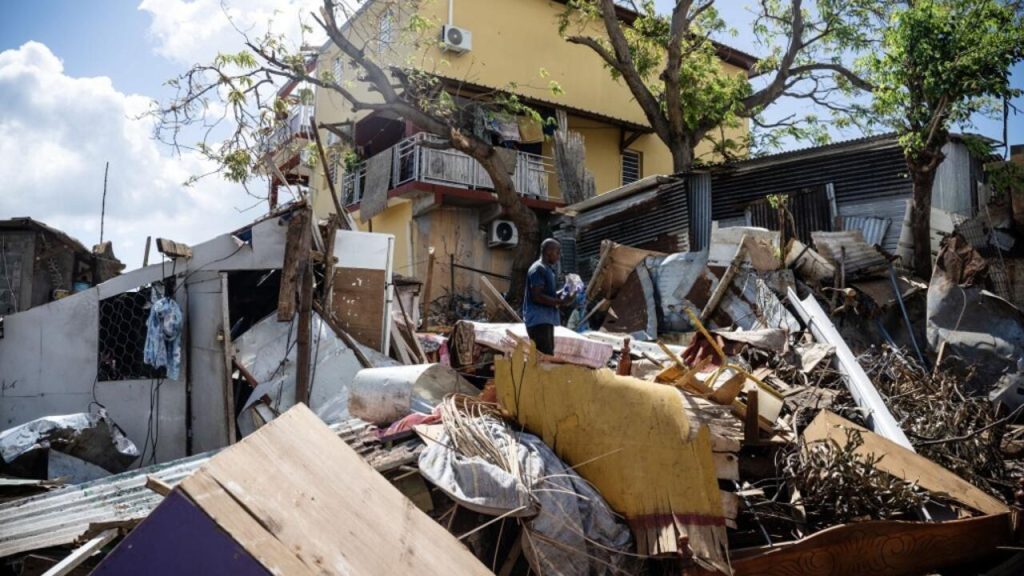 Mayotte peine à se relever, un mois après le cyclone Chido qui a dévasté l'île