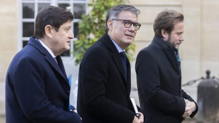 Mélenchon accuse ses partenaires de « forfaiture » : le NFP encore plus divisé sur le budget 2025 Jean-Luc Mélenchon accuse ses partenaires de "forfaiture" : divisé sur la question du budget 2025, le NFP se fracture davantage