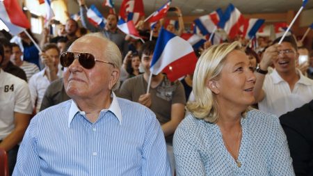 Mort de Jean-Marie Le Pen : Marine Le Pen réagit avec émotion Mort de Jean-Marie Le Pen : "Bon vent, bonne mer Papa !", "beaucoup de gens qu'il aime l'attendent là-haut", réagit sa fille Marine Le Pen