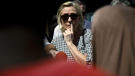 Mort de Jean-Marie Le Pen : Que révèle le silence de Marine ? :
Édito
:
Édito
Mort de Jean-Marie Le Pen : de quoi le silence de Marine est-il le nom ?