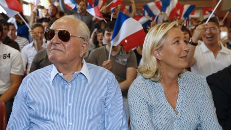 Mort de Jean-Marie Le Pen : une succession FN conflictuelle avec sa fille Marine :
Vidéo
Mort de Jean-Marie Le Pen : entre le fondateur du FN et sa fille Marine, une succession marquée par les conflits