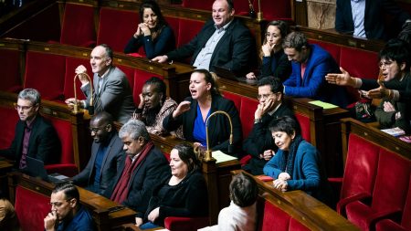 Motion de censure déposée par LFI, communistes et Verts Une motion de censure a été déposée par La France insoumise, les communistes et les Verts