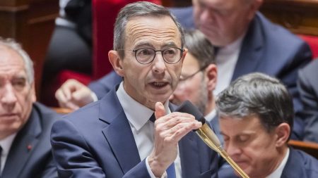 Nouvelle circulaire : régularisations des sans-papiers, annonce du ministre Retailleau Que contient la nouvelle circulaire sur les régularisations de personnes sans papiers présentée par le ministre de l'Intérieur, Bruno Retailleau ?