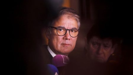 PS menace de censurer Bayrou sans réponse claire sur les retraites, avertit Olivier Faure Déclaration de politique générale : le PS censurera François Bayrou "sauf s'il obtient une réponse claire" sur les retraites, prévient Olivier Faure