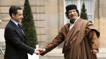 :
    le dernier publié



  

    
      
    
      

  

  
    
    Procès de Nicolas Sakozy : "Il y a quantité de preuves matérielles, en réalité", déclare le journaliste de Mediapart qui a révélé l'affaire de l'argent libyen dans la campagne de 2007

          L'ancien président est de retour au tribunal à partir de lundi 6 janvier aux côtés de trois de ses anciens ministres. Selon le journaliste Fabrice Arfi, des "traces bancaires" montrent que le clan de Nicolas Sarkozy a accepté l'argent du dictateur Kadhafi pour financer sa campagne.
    
    
          Diffusé le 06/01
                      
        2min