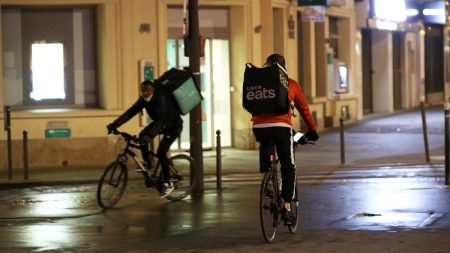 :
    le dernier publié



  

    
      
    
      

  

  
    
    "Elle m'a parlé comme à un esclave" : face au "racisme décomplexé" de certains clients, les livreurs UberEats et Deliveroo sortent du silence

          Plusieurs coursiers, qui sont dans leur immense majorité d’origine étrangère, ont signalé ces derniers mois avoir été victime d’agression raciste. Les syndicats dénoncent un phénomène nouveau, face auquel les plateformes s'organisent.
    
    
          Diffusé le 21/01
                      
        6min