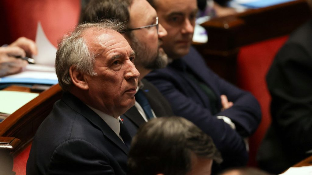 "Mots de l'extrême droite", "une avancée", "très peu d'actes"... La classe politique réagit aux propos de François Bayrou sur "un sentiment de submersion" migratoire