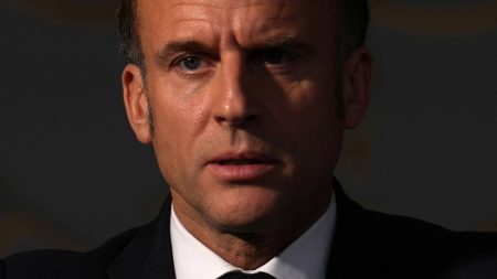 Réforme des retraites : un casse-tête politique et financier pour Macron et son gouvernement Pourquoi la réforme des retraites reste un casse-tête pour Emmanuel Macron et son gouvernement ?
Revenir sur la réforme des retraites aurait des conséquences financières et cela ne serait pas simple non plus sur le plan politique et même psychologique, notamment du président.