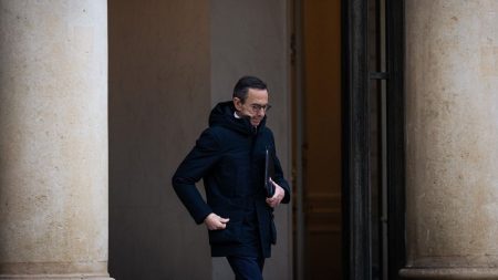 Régularisation des sans-papiers : Bruno Retailleau demande une approche « exceptionnelle » aux préfets La régularisation des travailleurs sans papiers doit rester "exceptionnelle", demande Bruno Retailleau aux préfets dans une circulaire